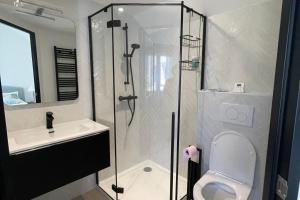 Maisons de vacances Spacious house near the beach Saint-Lunaire : photos des chambres