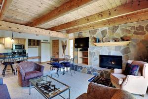 Timberline Condominiums 2 Bedroom Deluxe Unit A2D