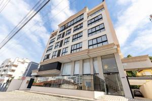 Apartamento a 150 Metros da Praia com Piscina