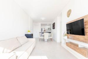 Apartamento a 150 Metros da Praia com Piscina