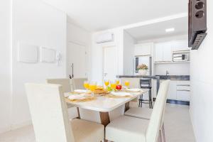 Apartamento a 150 Metros da Praia com Piscina