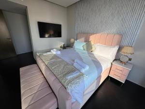 2BR 67th Floor Marina Fendi Luxe, Palm, Sea, Dubai Eye Views