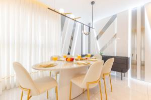 Apto Luxuoso - Condomínio com Piscina Aquecida