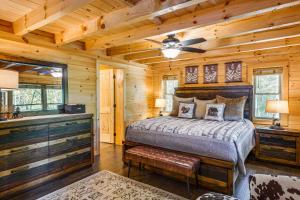 Lakefront Cabin in Elk Park with Hot Tub and Mtn Views