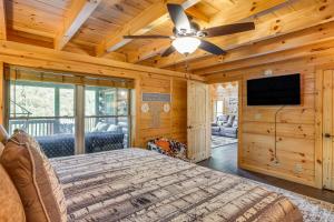 Lakefront Cabin in Elk Park with Hot Tub and Mtn Views