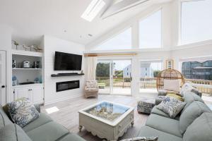 Private Semi-Oceanfront Retreat with Pool & Spa