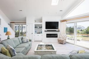 Private Semi-Oceanfront Retreat with Pool & Spa