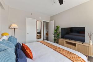 CASA Arlington Suite with Top-Tier Amenities & Parking