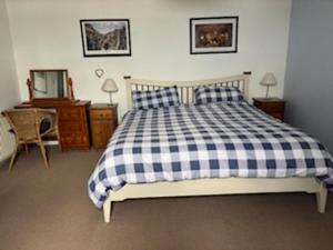 PetFriendly-Beachfront-SunsetFacingSunPorch-Garden