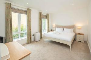 Spacious 5BD Family Home in Leafy West London