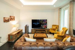 Spacious 5BD Family Home in Leafy West London