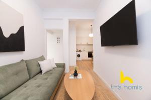 Modern Athens Stay - 2BR with Balcony, Steps to Metro