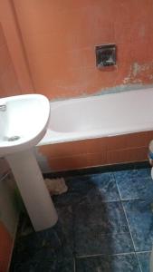 Habitacion en casa de familia 1 masculino 3 dias minimo