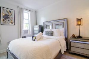 Fireflies In NYC, Cozy, Private & New