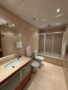 Piso de tres habitaciones frente al Puerto Deportivo