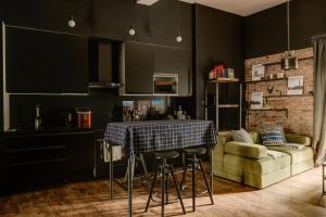 Premium Black Apartment Krakow Center with Parking
