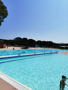 Campings Evasion tout confort pour 4 - Domaine avec 5 piscines & activites ! : photos des chambres