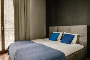 Premium Black Apartment Krakow Center with Parking