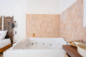 Appartements Le Jardin Secret - Suite Riad avec Balneo : photos des chambres