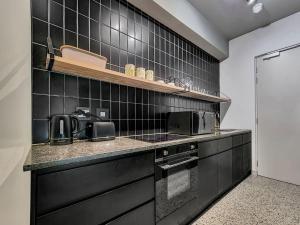 City Hub- CTICC, patio, rooftop pool!