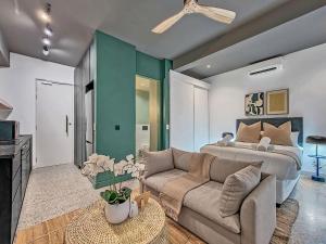 City Hub- CTICC, patio, rooftop pool!