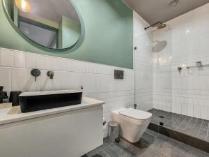 City Hub- CTICC, patio, rooftop pool!