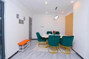 2 Bedroom Grandiose Getaway - Skyline apartment with city view, fully furnished with cozy sits, WiFi, swimming pool and gym