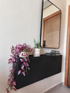 Near Airport Cosy flat with Air C, IPTV, Free Parking Married couples only