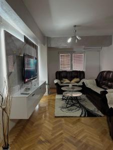 KUZMANOSKI Apartments