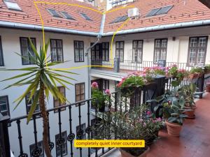 Queen Zita Apt 130 m2 near Chain Bridge