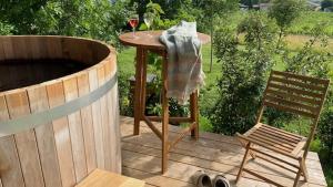 Maisons de vacances Les vins de Rouyre - Maison, 4 pers, grand jardin, bain nordique : Maison 2 Chambres