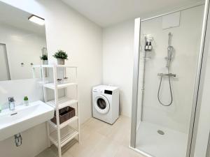 Modern & Spacious 2BR Apartment with Balcony