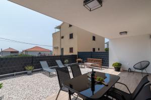 Apartment Terra - Comfort with Garden, Terrace & free Parking