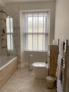3-bed Victorian Townhouse, Sleeps 6, Garden, Free Parking