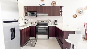 Macaw House with private pool in Arenas Herradura