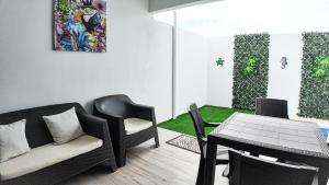 Macaw House with private pool in Arenas Herradura