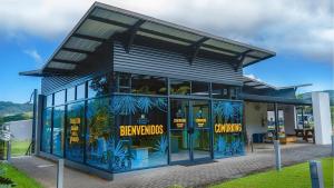 Macaw House with private pool in Arenas Herradura