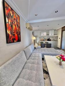 Villa 3 Corniche, Charming Seaside Villa with Jacuzzi, Carrousel Mall Rabat