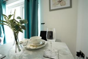 Stylish 1-Bedroom Apartment sleeps 4