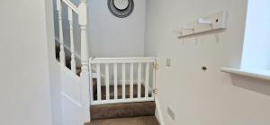 2 Bed cottage-Sleeps 4-Private Garden-Parking