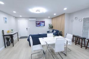 Exotic Homes Gillespie Dr by SD stay