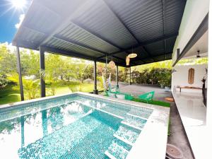 Fruit Villa, Lujo a 10 Minutos de la Playa en el Centro de Uvita