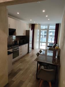 Apart-hotel in Avalon on Chornovola St