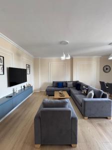 Dennys Apartments near Lion Park