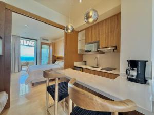 Zantamar, Penthouse 605B