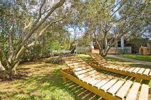 Beachfront Skoblar Holiday Home with Seaview