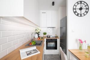 Juicy Studio for 2-3 in the buzzing city centre of Warsaw Metro Central Station