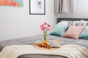 Juicy Studio for 2-3 in the buzzing city centre of Warsaw Metro Central Station