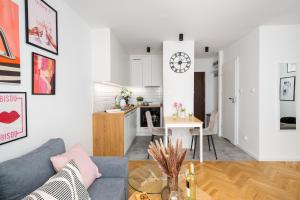 Juicy Studio for 2-3 in the buzzing city centre of Warsaw Metro Central Station