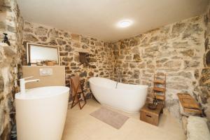 Maison Laurel - Beautiful Stone Estate With Private Pool, Near Split and Omiš